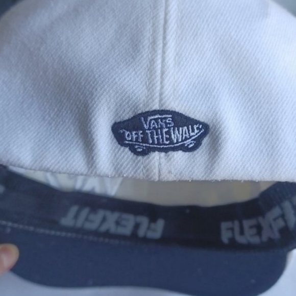 Vans 'off the wall' white and black flex fit hat Small/medium graffiti vans hat - Picture 2 of 15
